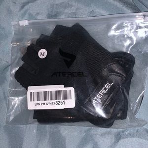 NEVER WORN- ATERCEL Workout Gloves
